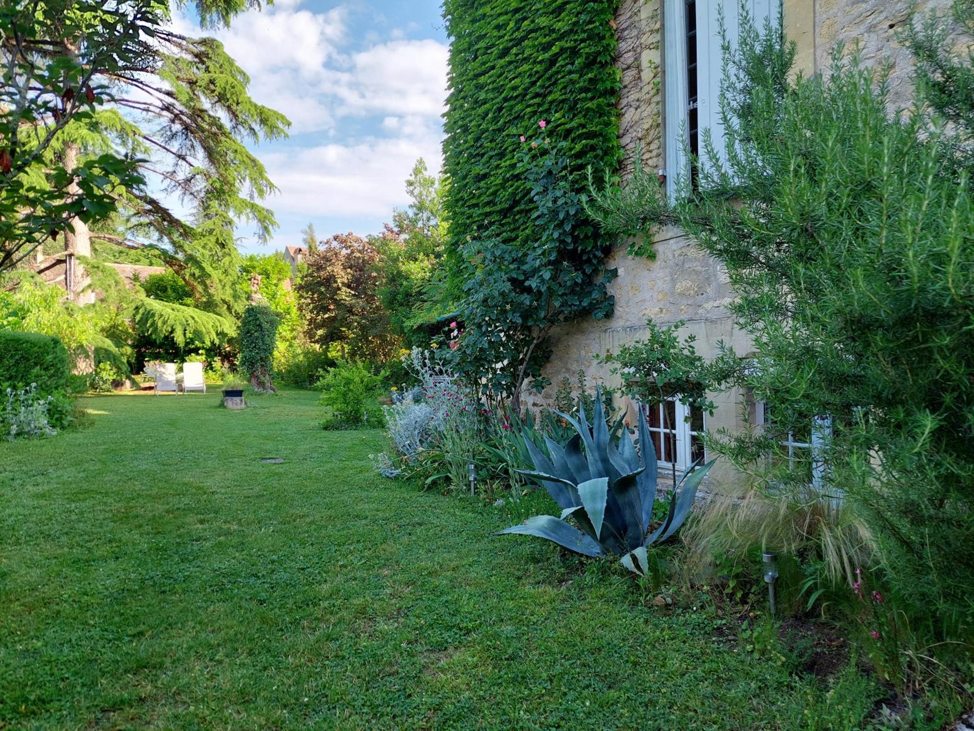 Rue Du Chateau Lalinde Exterior photo