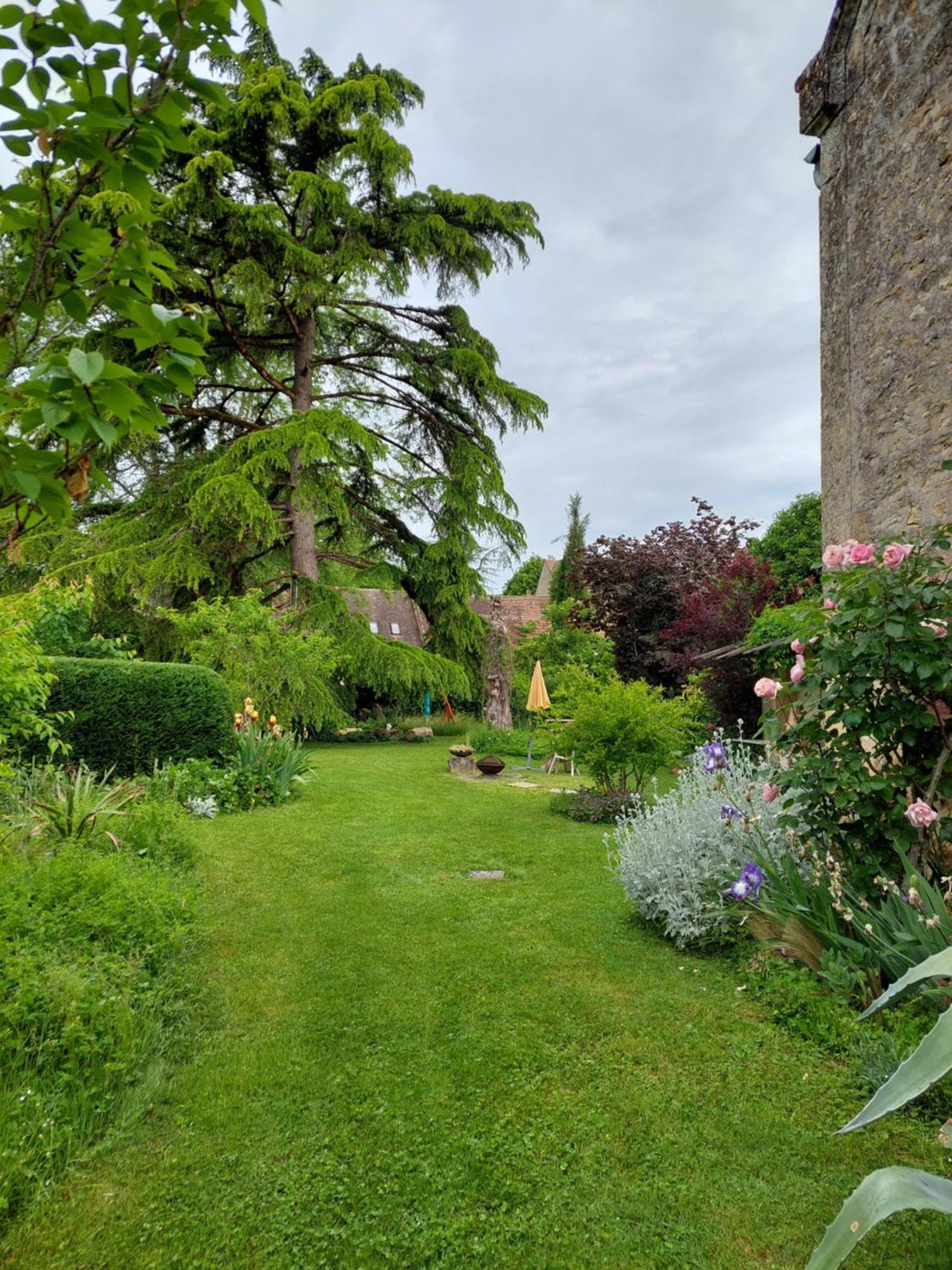 Rue Du Chateau Lalinde Exterior photo